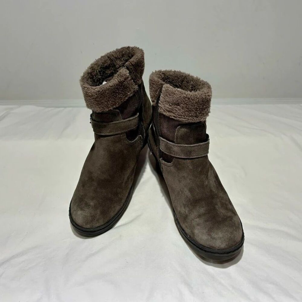 NEW BareTraps Suede Wedge Ankle Boots Size 8.5